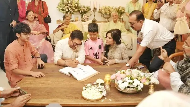 বিয়ের আসরে আমির ও গৌরি -TheBuzzLens.