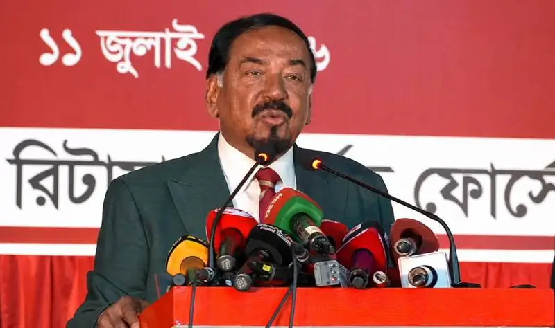 স্পিকার হাফিজ উদ্দিন আহমদ স্বাধীনতার ঘোষণা নিয়ে বক্তব্য দিচ্ছেন