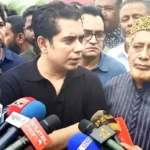শেখ হাসিনার দেশে ফেরার আলোচনা নিয়ে বক্তব্য দিচ্ছেন আন্দালিব রহমান পার্থ।