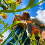 Wildflowering ট্রেন্ডে এক তরুণ-তরুণী স্বাভাবিকভাবে সম্পর্ক গড়ে তুলছে!