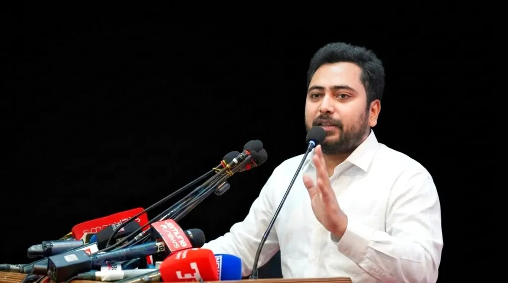 বক্তব্য দিচ্ছেন এনসিপির আহ্বায়ক নাহিদ ইসলাম