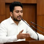 অনুষ্ঠানে বক্তব্য রাখছেন এনসিপি নেতা নাহিদ ইসলাম