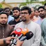 জামালপুরে সাংবাদিকদের সঙ্গে কথা বলছেন শিবির সভাপতি নূরুল ইসলাম সাদ্দাম