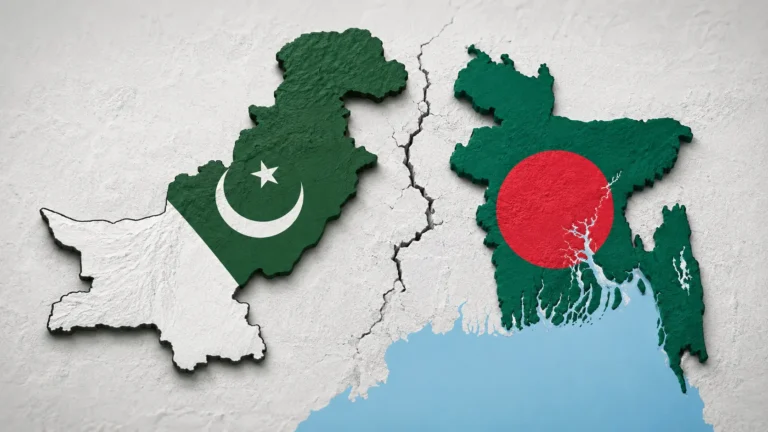 পাকিস্তান ও বাংলাদেশের মানচিত্রে দুই দেশের পতাকার প্রতীক