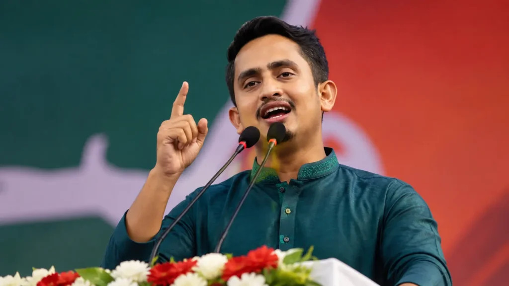 বক্তৃতা দিচ্ছেন সারজিস আলম, রাজনৈতিক সমাবেশে বক্তব্য দেওয়ার সময়ের সম্পাদকীয় স্টাইলের ছবি