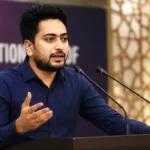 ফেনীর মহিপালে ১১ দলীয় ঐক্যের লংমার্চের পথসভায় বক্তব্য রাখছেন নাহিদ ইসলাম