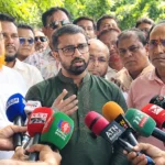 কুষ্টিয়ায় সাংবাদিকদের সঙ্গে কথা বলছেন প্রধানমন্ত্রীর রাজনৈতিক সহকারী রাশেদ খাঁন