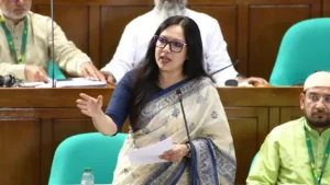 জাতীয় সংসদে বক্তব্য দিচ্ছেন রুমিন ফারহানা