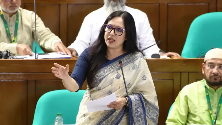 জাতীয় সংসদে বক্তব্য দিচ্ছেন রুমিন ফারহানা