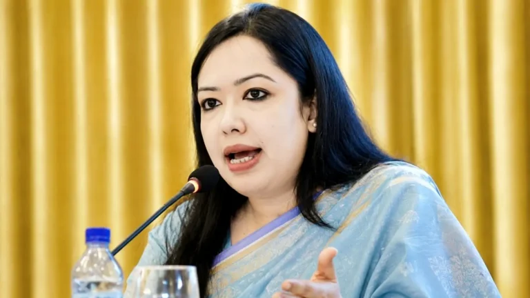 গ্যাস ও বিদ্যুৎ সংকট নিয়ে সংসদে বক্তব্য দিচ্ছেন রুমিন ফারহানা